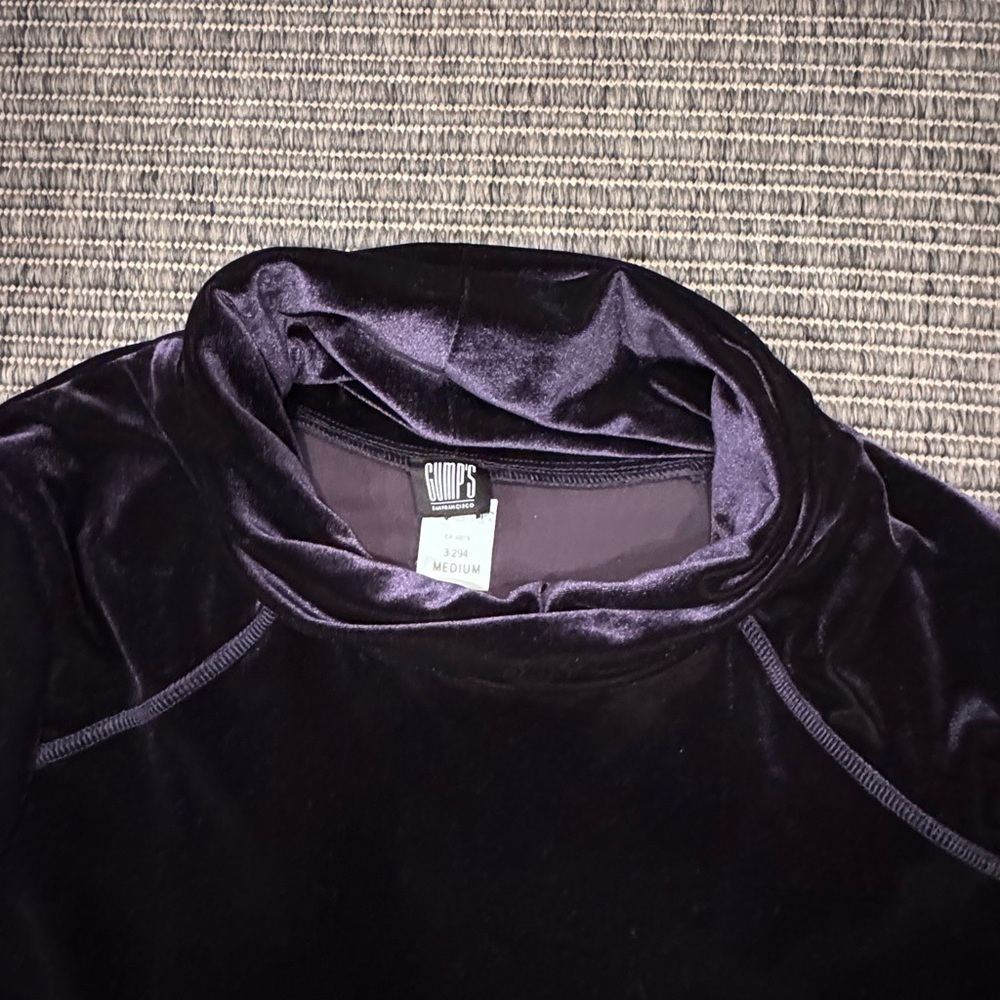 Gump’s San Francisco Luxurious “Velvet “Women's Tunic in Deep Purple - Picture 3 of 5